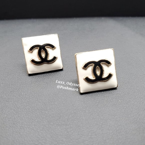 Chanel CC Logo Earrings - Picture 11 of 11